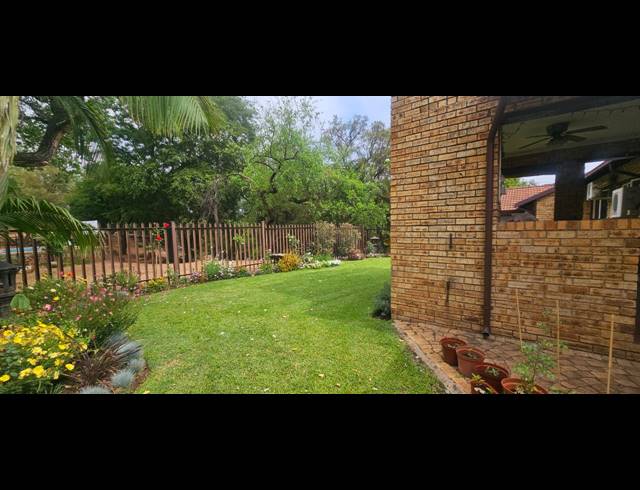 3 BEDROOM TOWNHOUSE FOR SALE IN SAFARI GARDENS